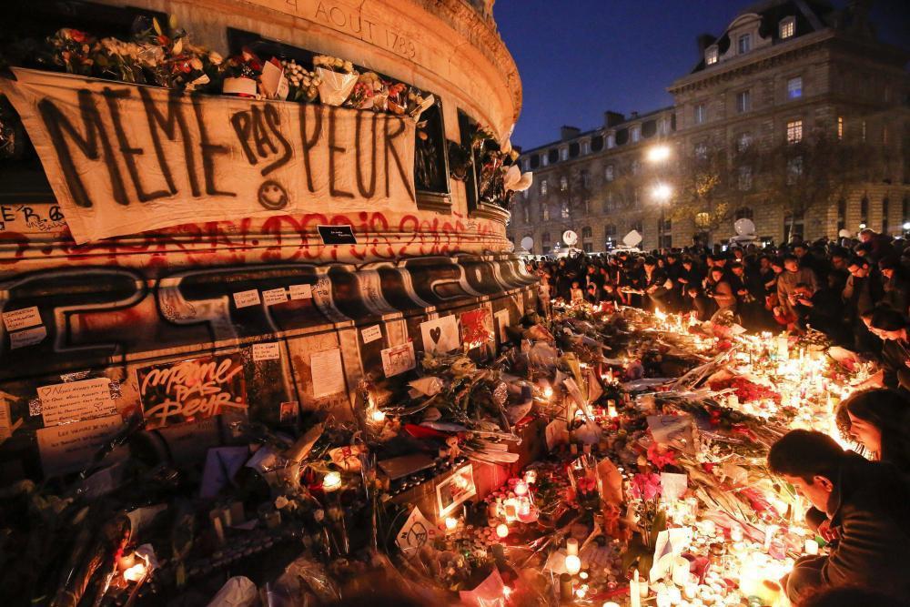 en-images.la-france-rend-hommages-aux-victimes_1.jpg
